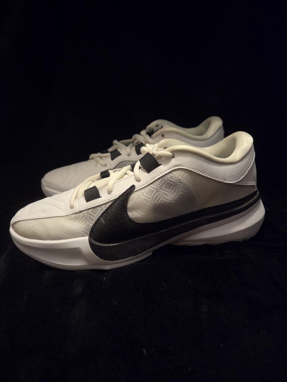Nike White and Black Low-Top Sneakers